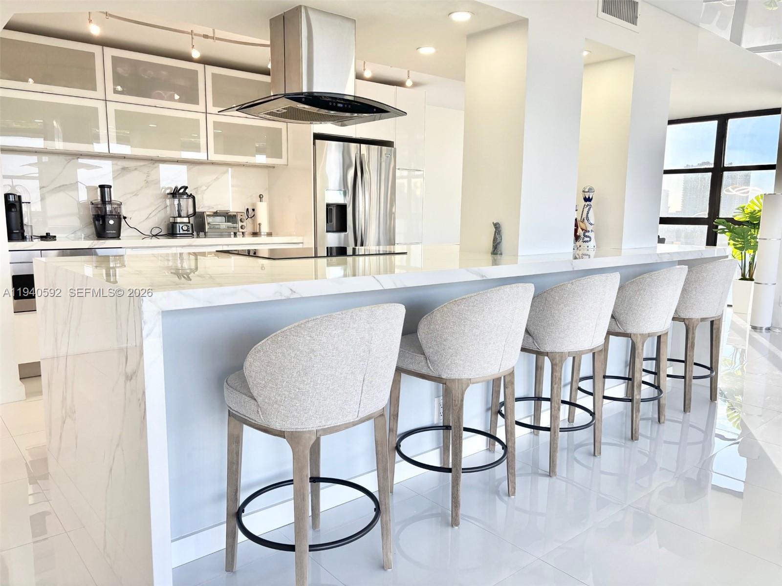 200 LESLIE CONDO - Residential