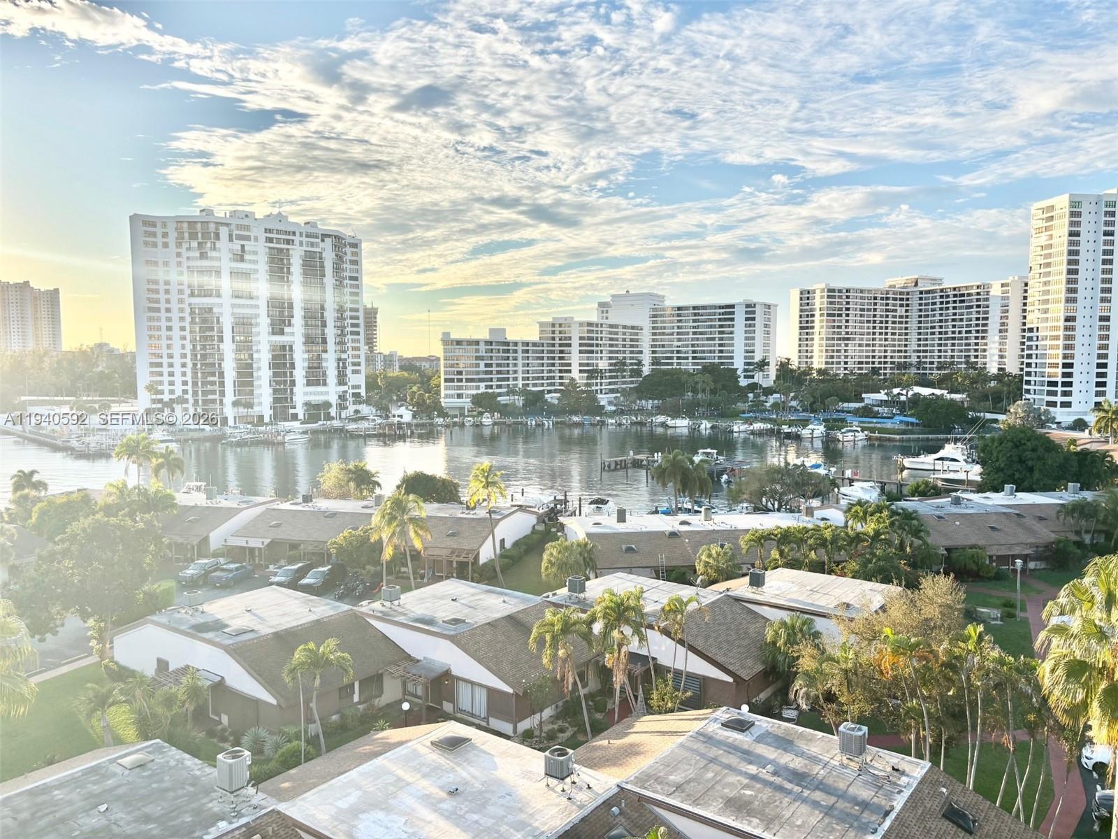 200 LESLIE CONDO - Residential