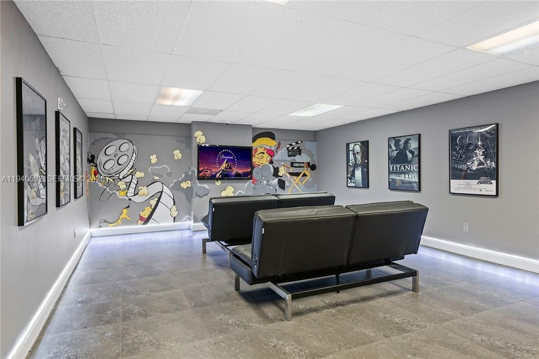 200 LESLIE CONDO - Residential