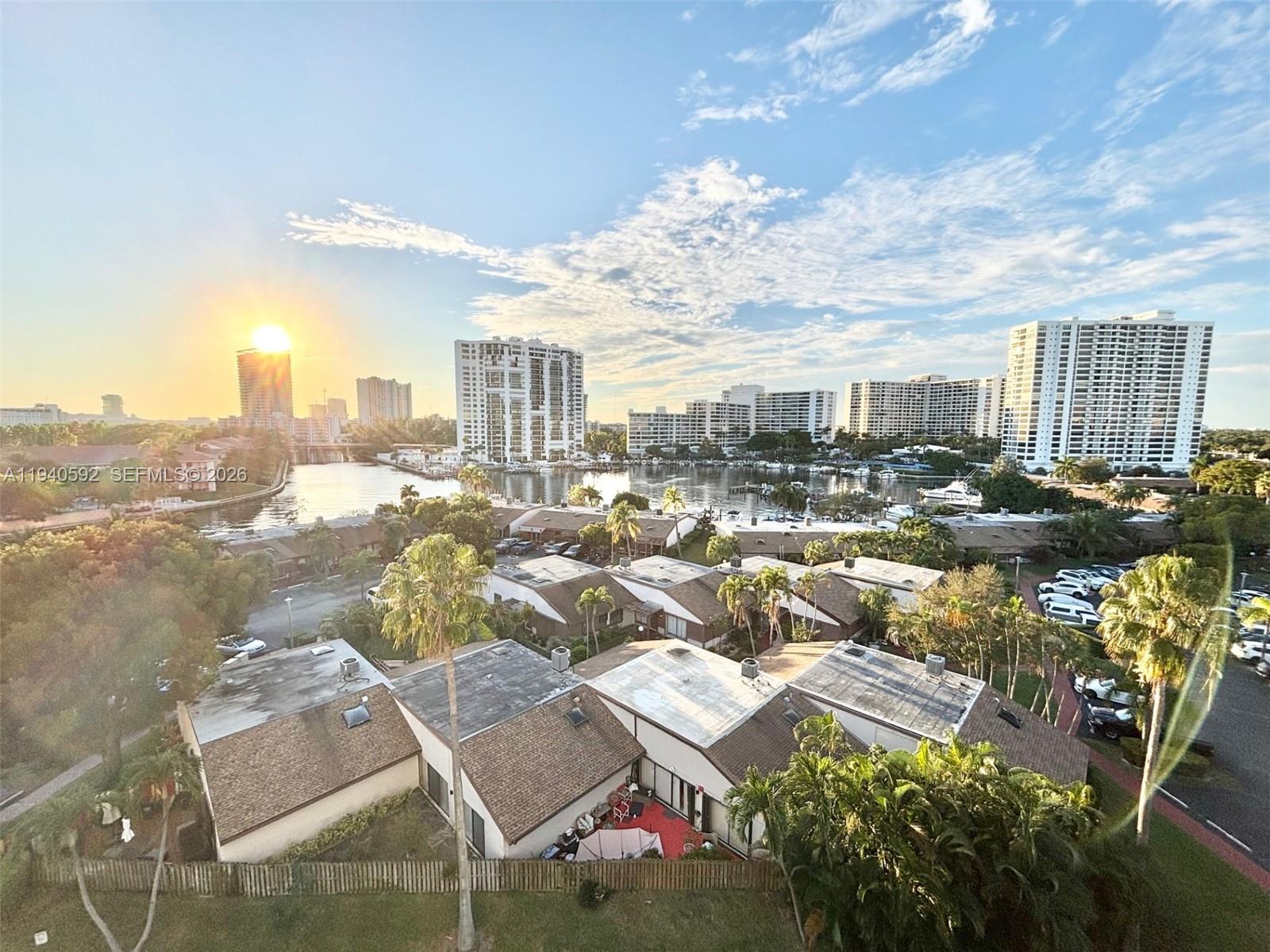 200 LESLIE CONDO - Residential