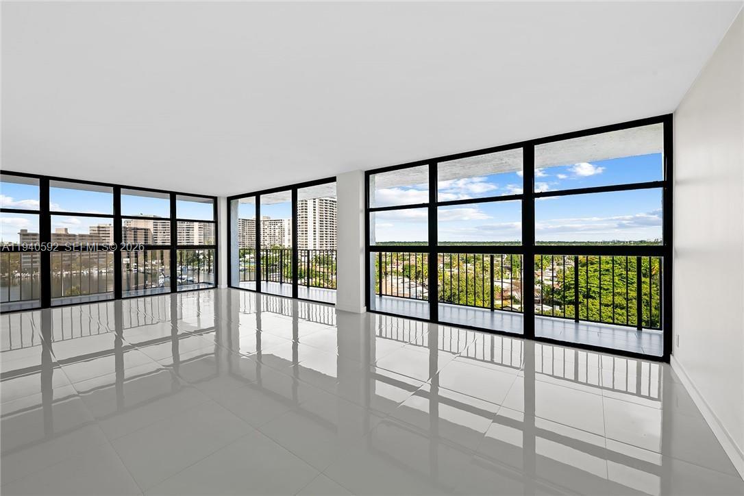 200 LESLIE CONDO - Residential