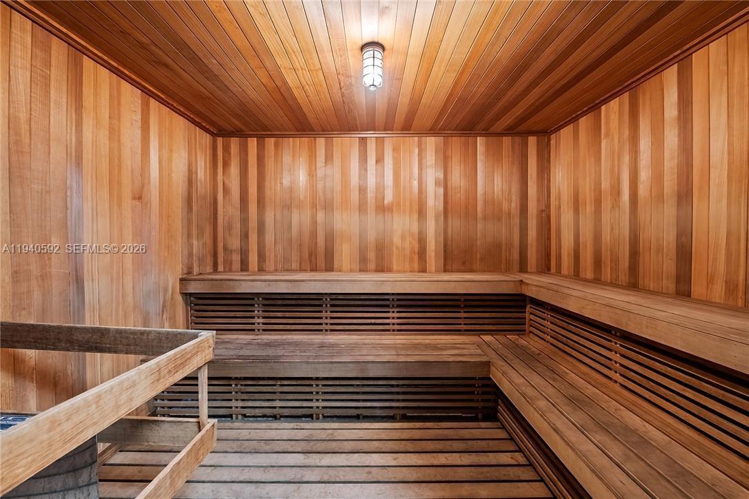 200 LESLIE CONDO - Residential