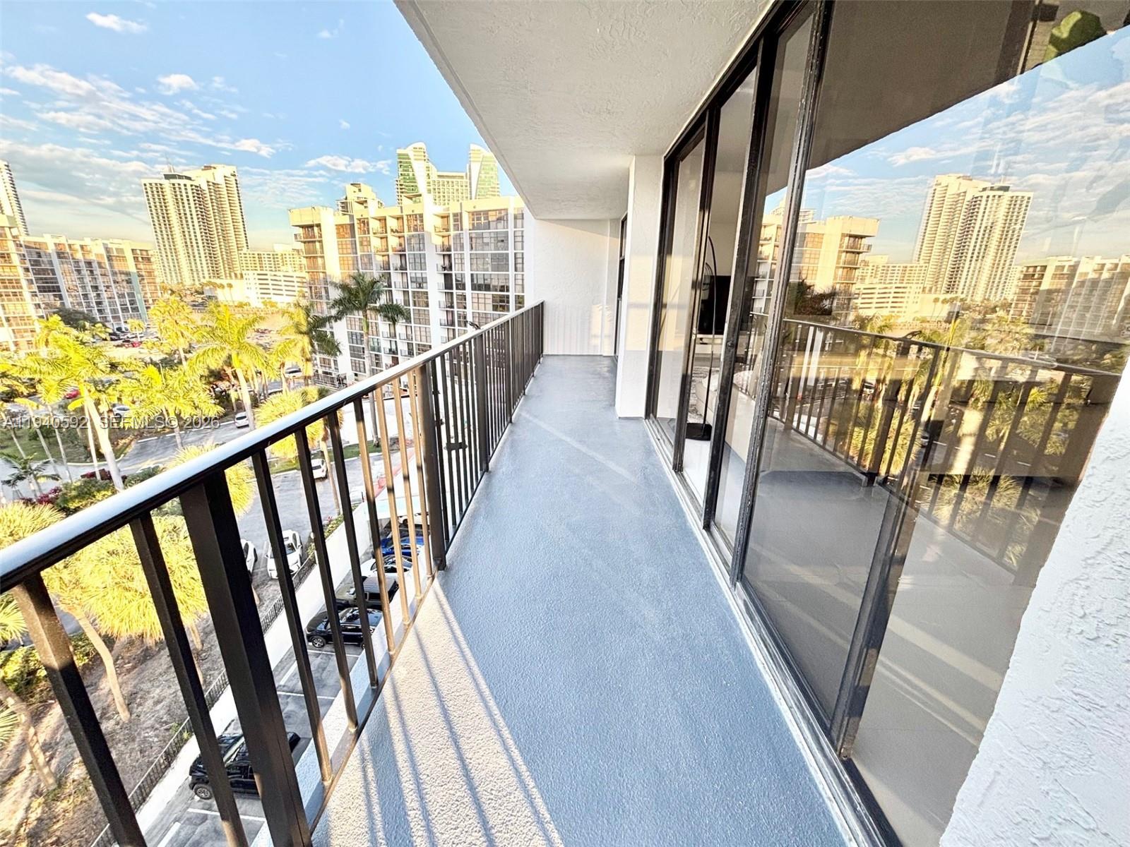 200 LESLIE CONDO - Residential