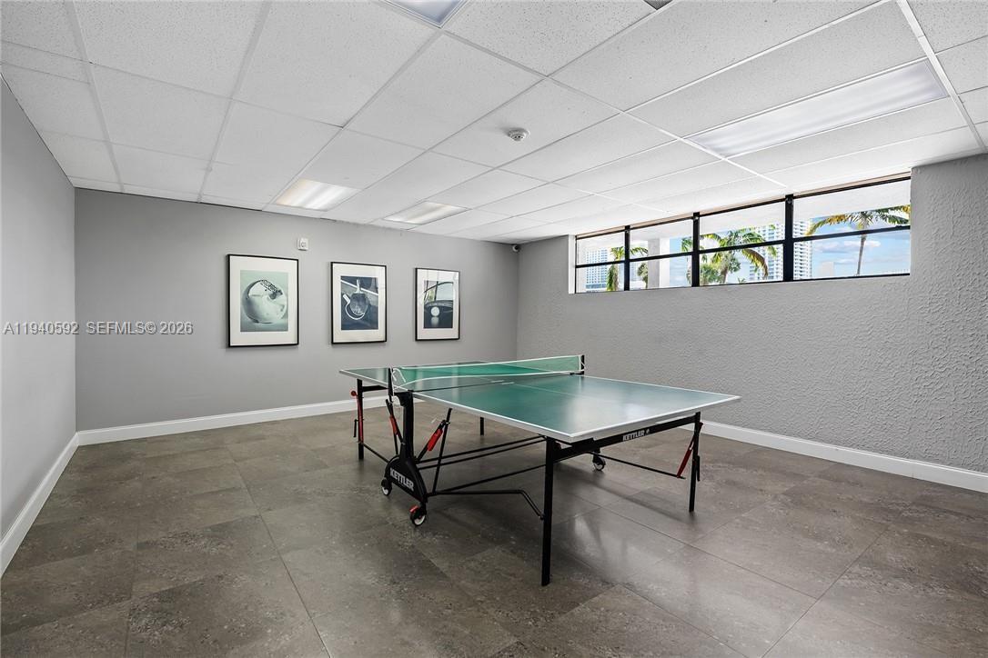 200 LESLIE CONDO - Residential