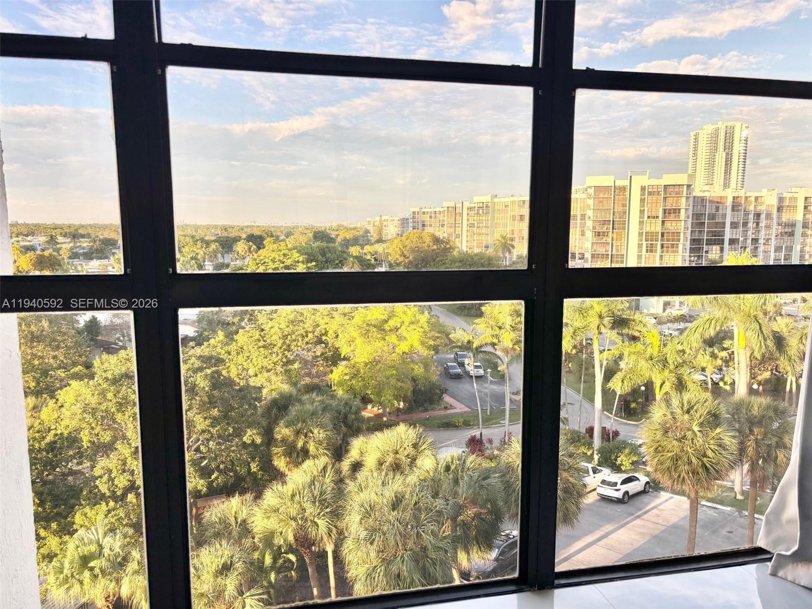 200 LESLIE CONDO - Residential