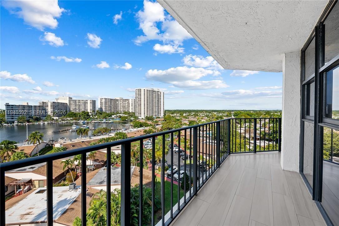 200 LESLIE CONDO - Residential