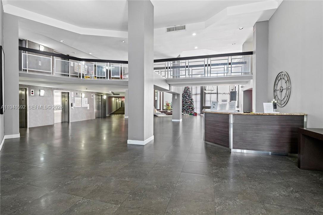 200 LESLIE CONDO - Residential