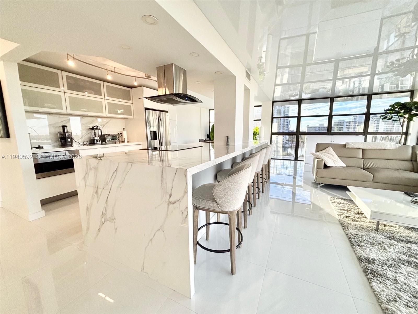 200 LESLIE CONDO - Residential