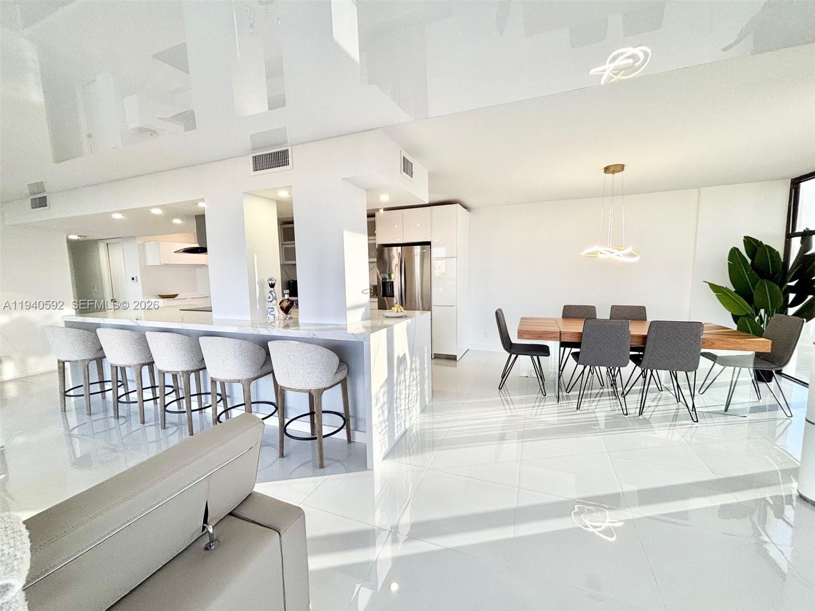 200 LESLIE CONDO - Residential