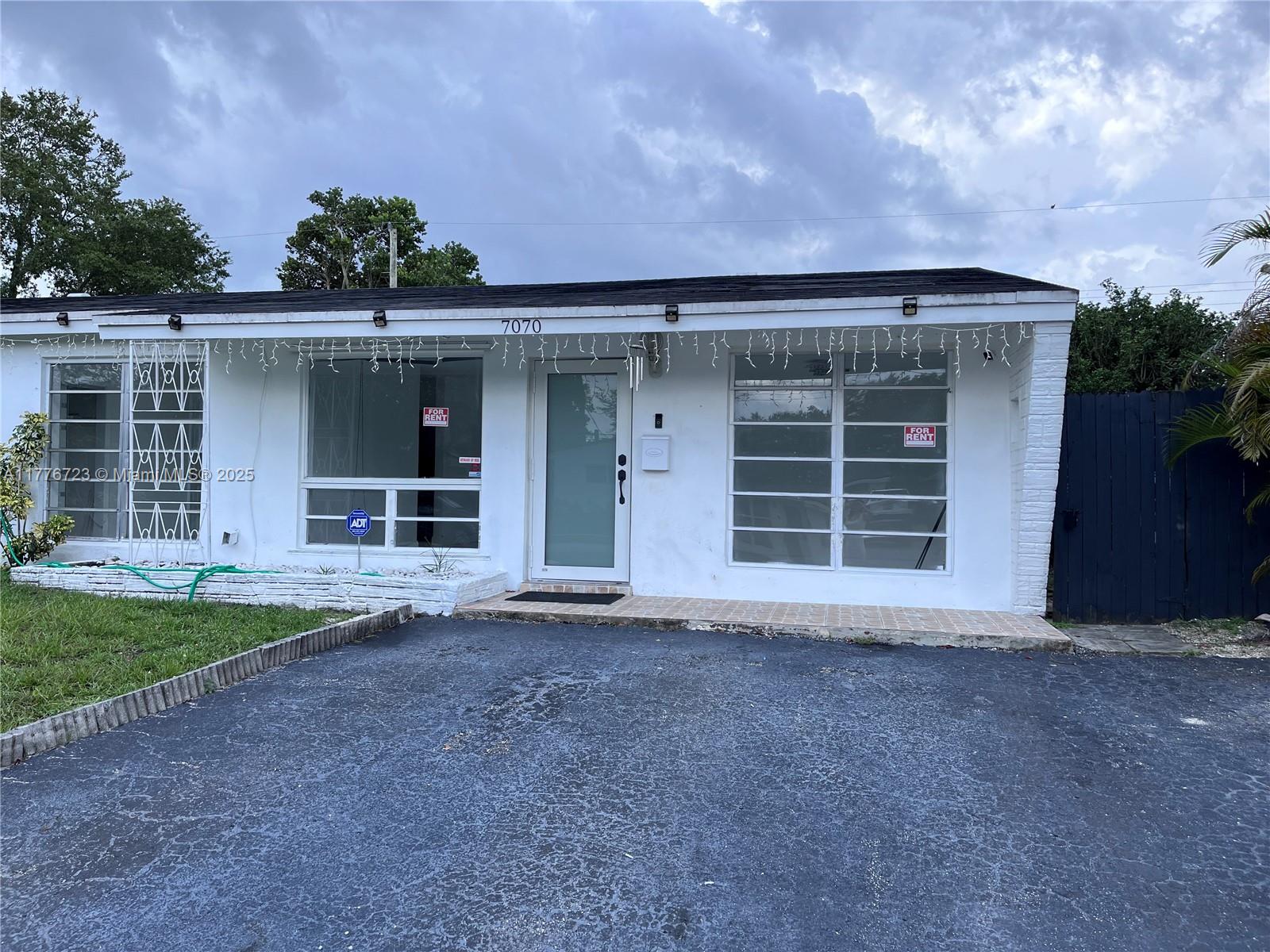 3 spacious bedrooms, 2 full bathrooms, kitchen with stainless steel appliances, Bright & open living/dining area, tile flooring throughout, private backyard complete with a perfect pool, washer & dryer included -Driveway parking with space for multiple vehicles Prime Location: Close to major highways (I-95, Turnpike) -Close to shopping and dining -Near to Hollywood Beach & Hard Rock Casino -Great schools & parks nearby.