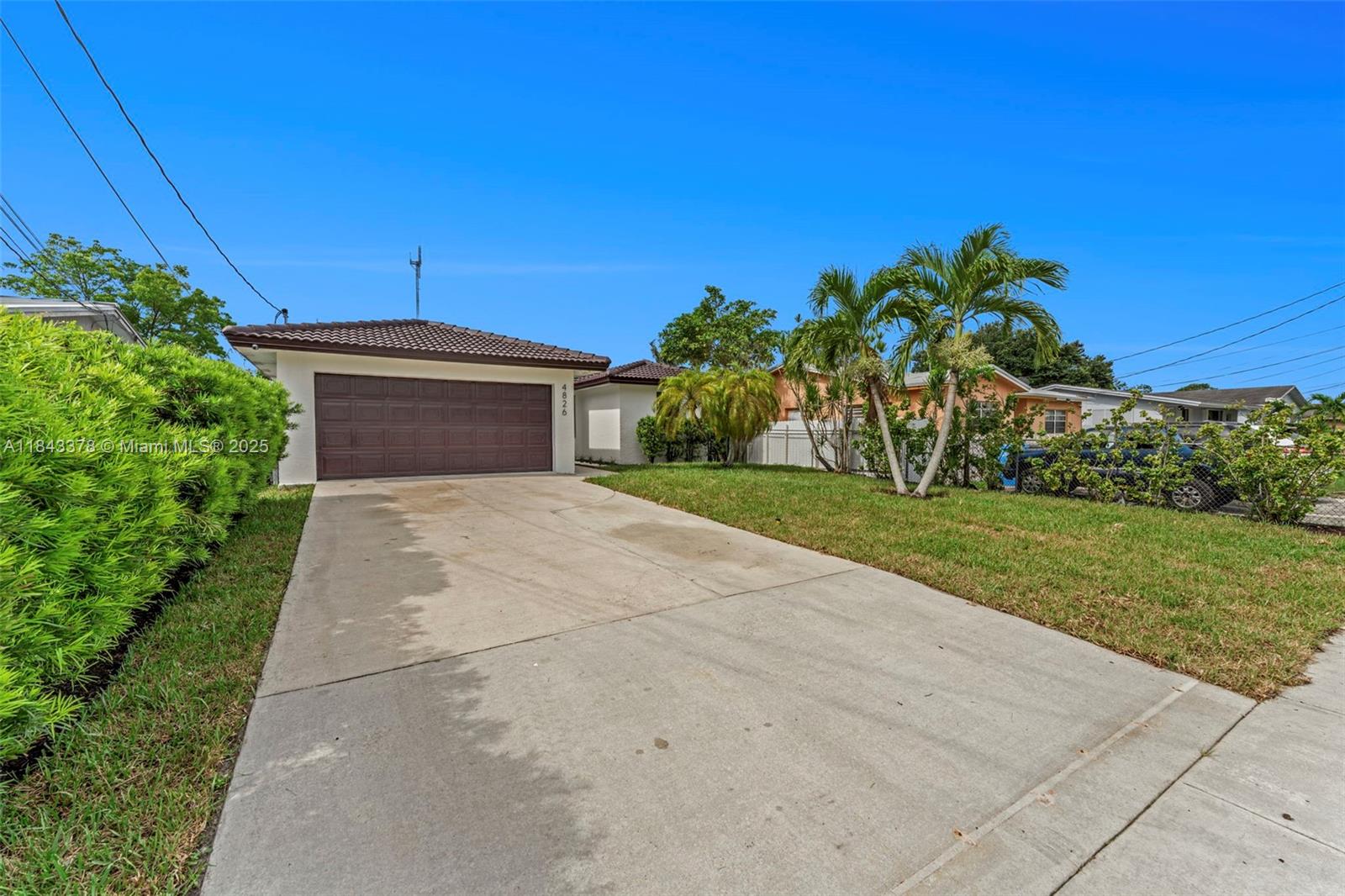 4826 SW 18th St, West Park, FL, 33023/$649,000 3 4826 SW 18th St