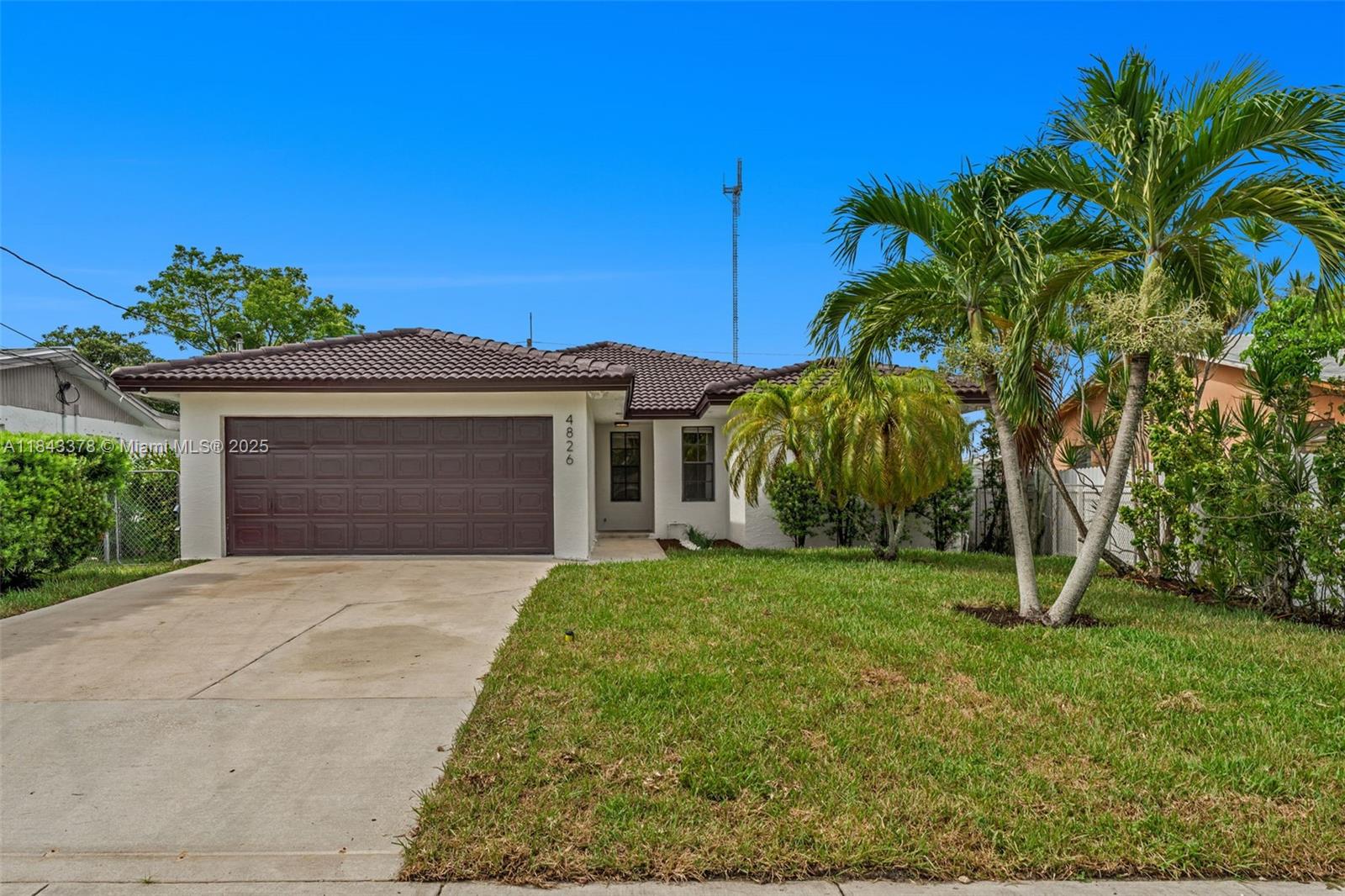 4826 SW 18th St, West Park, FL, 33023/$649,000 1 4826 SW 18th St