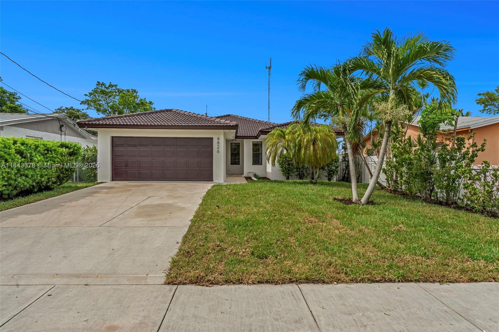 4826 SW 18th St, West Park, FL, 33023/$649,000 2 4826 SW 18th St