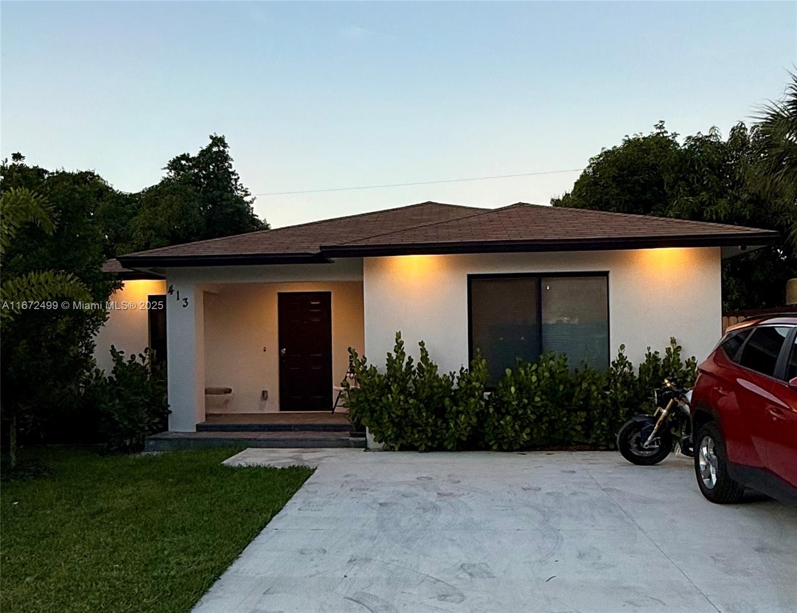 Location! Location! Location! 2.6 miles to the beach, Atlantic ave where the action is, restaurants,clubs, bars, shopping,nightlife and more!
Perfect family home! Brand new home, brand new furniture!
School across the street.