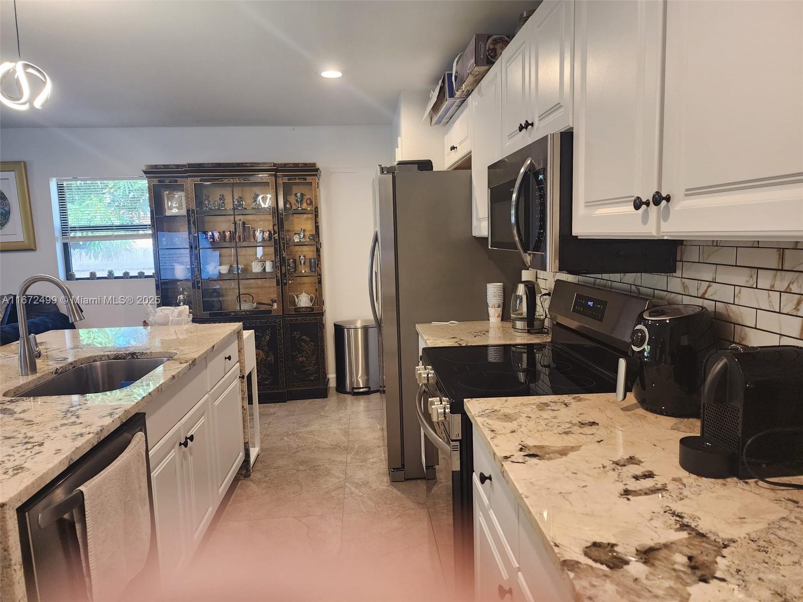 DELRAY MANOR ADD - Residential Lease