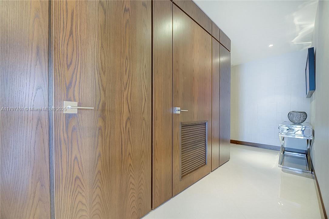 ICONBRICKELL CONDO NO 1 - Residential