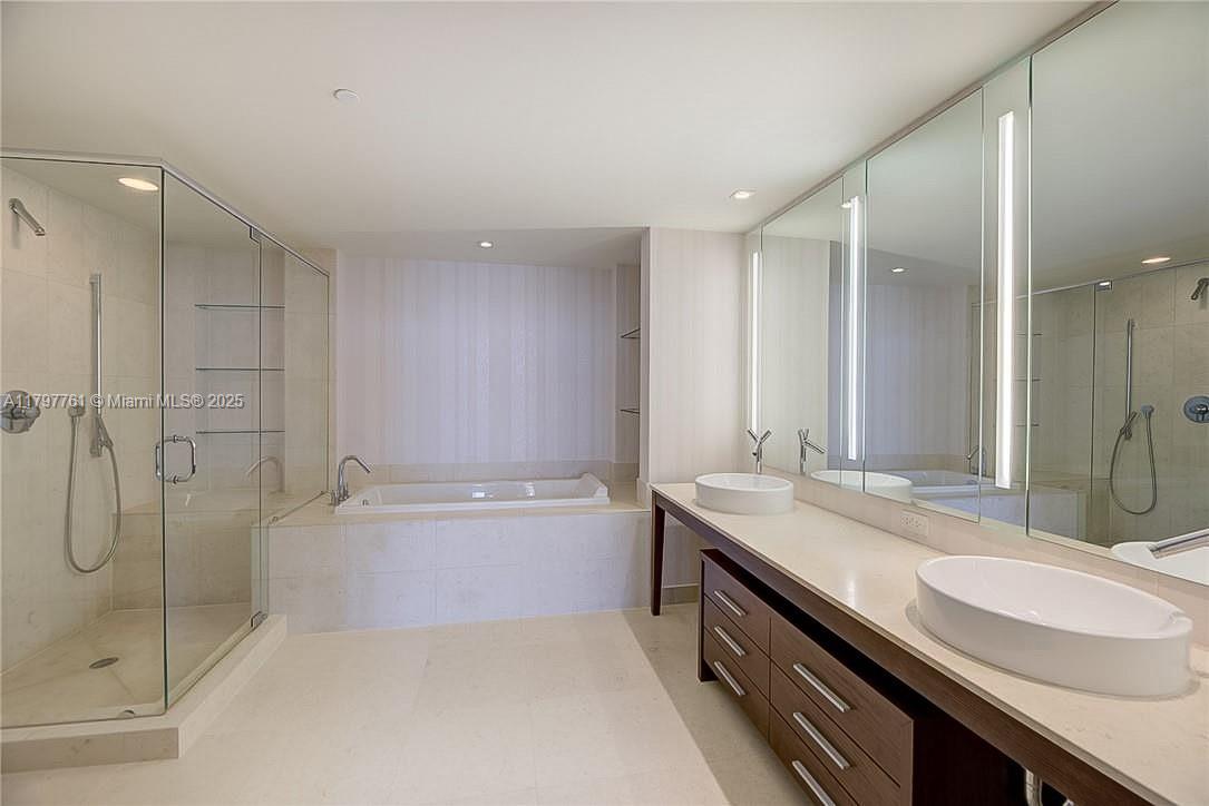 ICONBRICKELL CONDO NO 1 - Residential