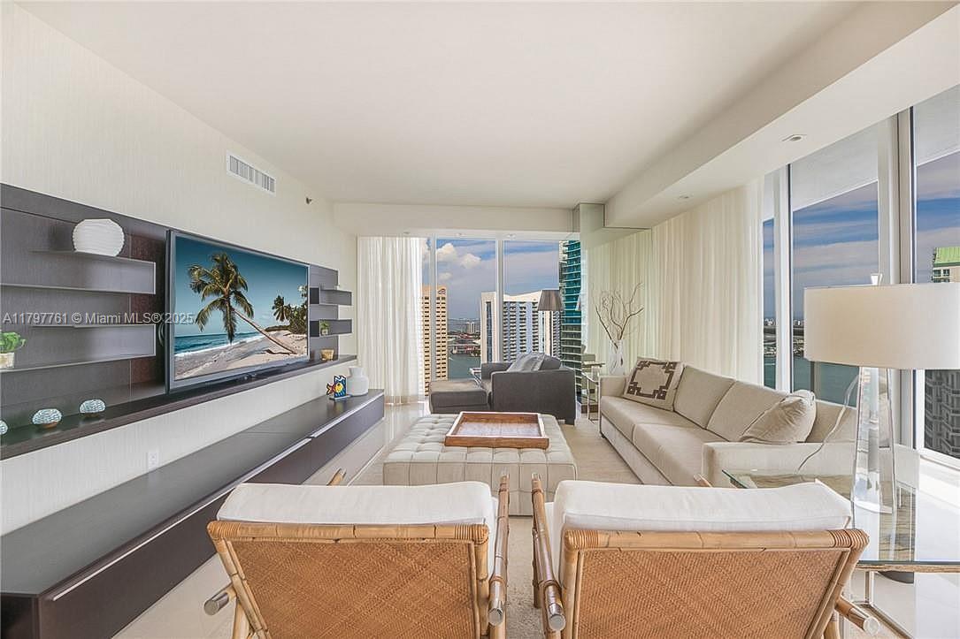 ICONBRICKELL CONDO NO 1 - Residential