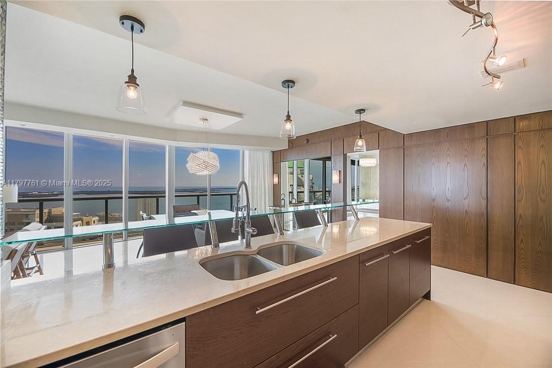 ICONBRICKELL CONDO NO 1 - Residential