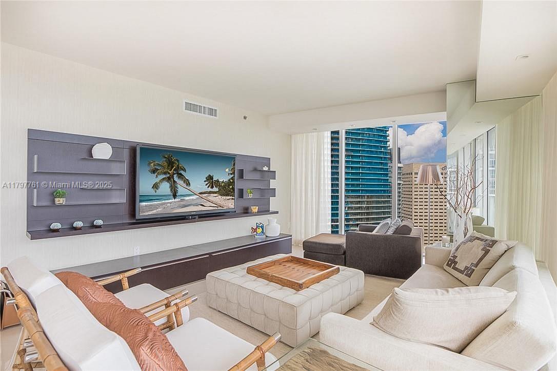 ICONBRICKELL CONDO NO 1 - Residential