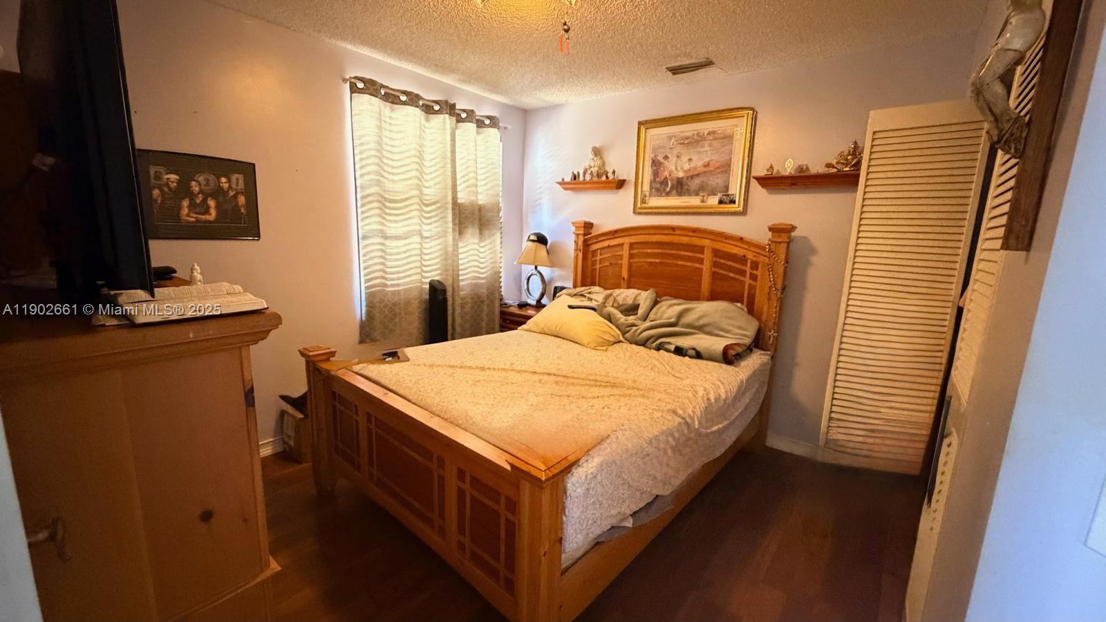 OAK CREEK - Residential