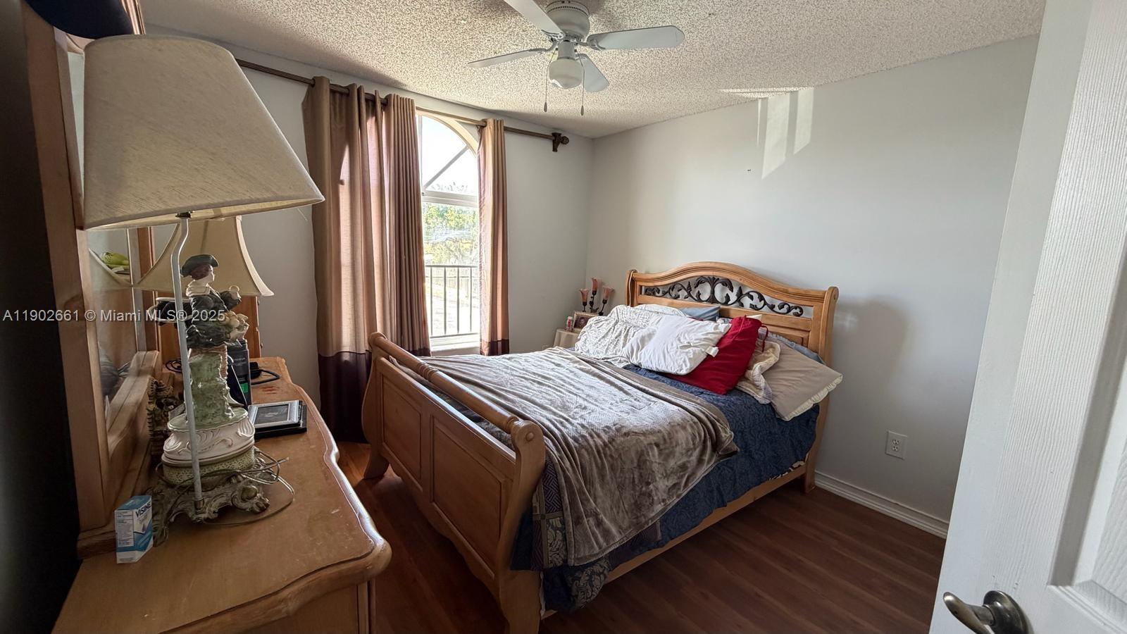 OAK CREEK - Residential