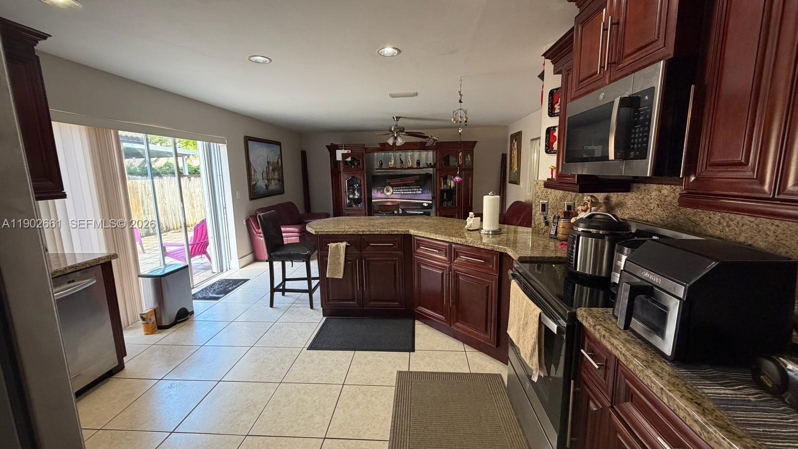 OAK CREEK - Residential