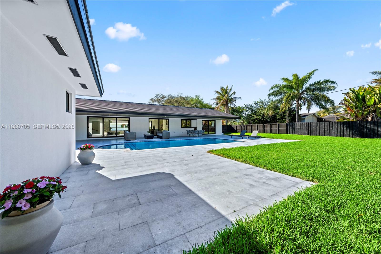 MOON GATE NO 2 - Residential