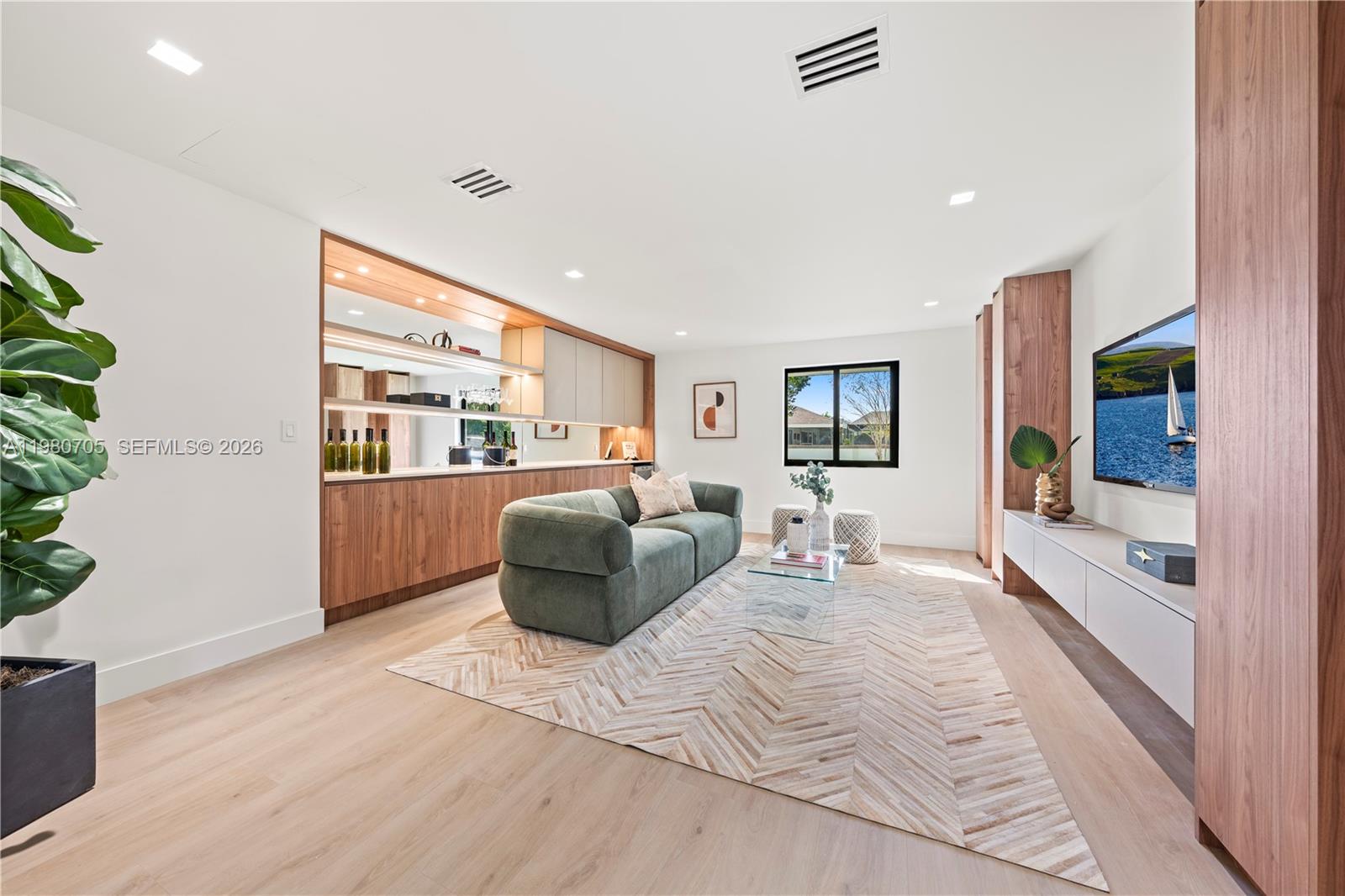 MOON GATE NO 2 - Residential