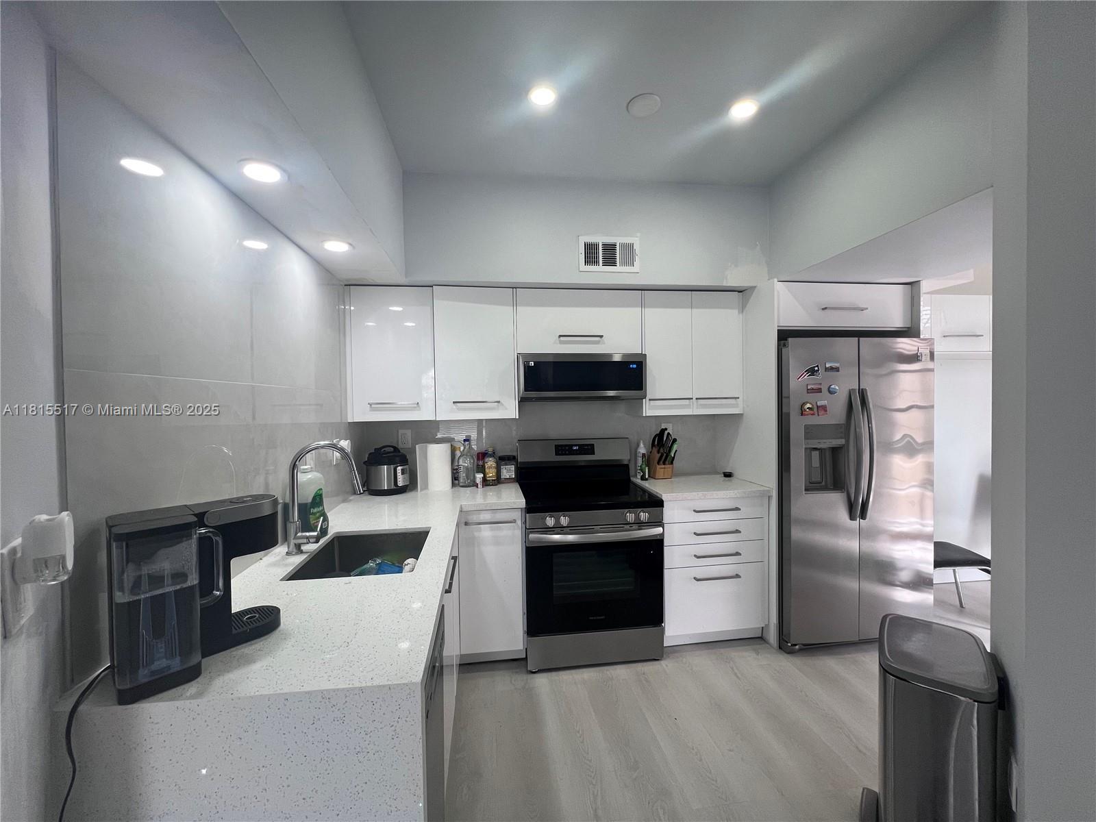 Rental Property at 1280 S Alhambra Cir 1406, Coral Gables, Broward County, Florida - Bedrooms: 2 
Bathrooms: 2  - $4,000 MO.