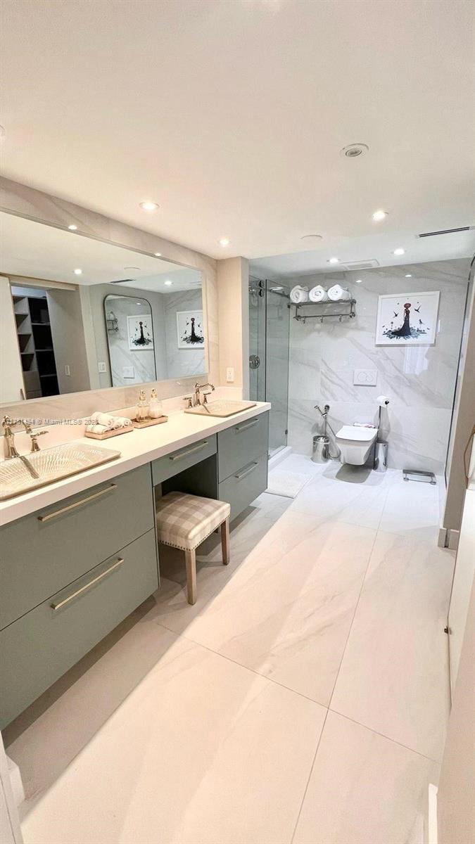 COMMODORE CLUB WEST CONDO - Residential Lease