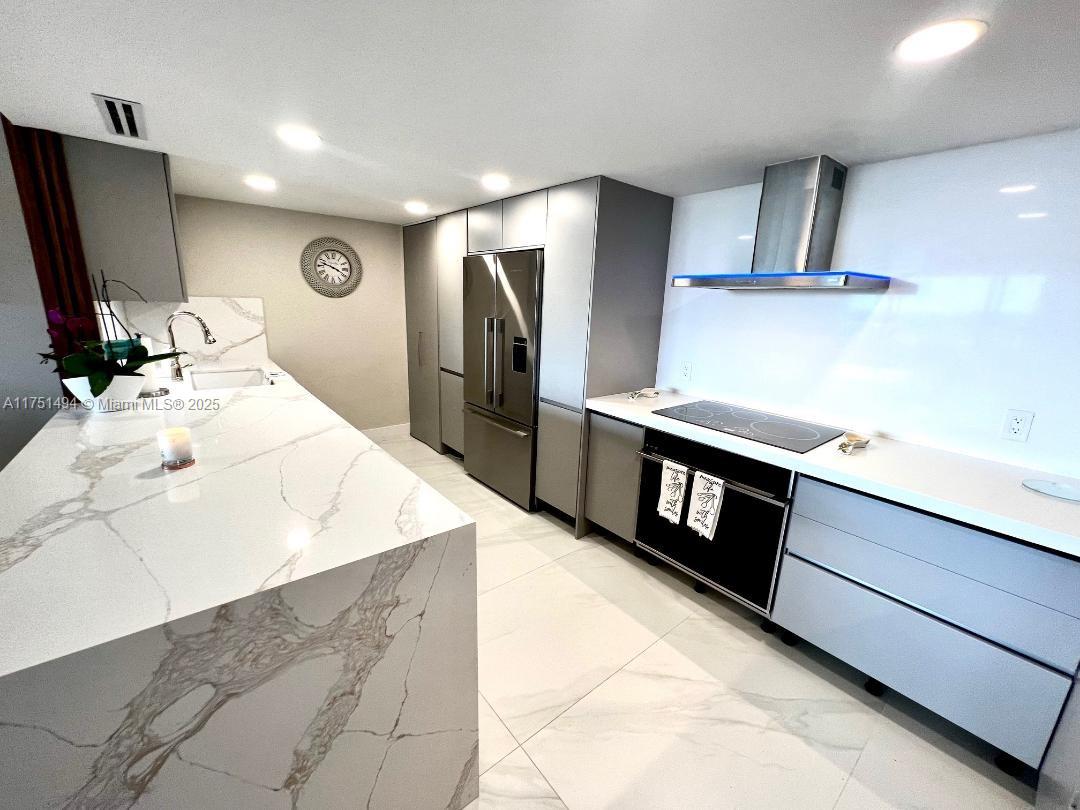 COMMODORE CLUB WEST CONDO - Residential Lease