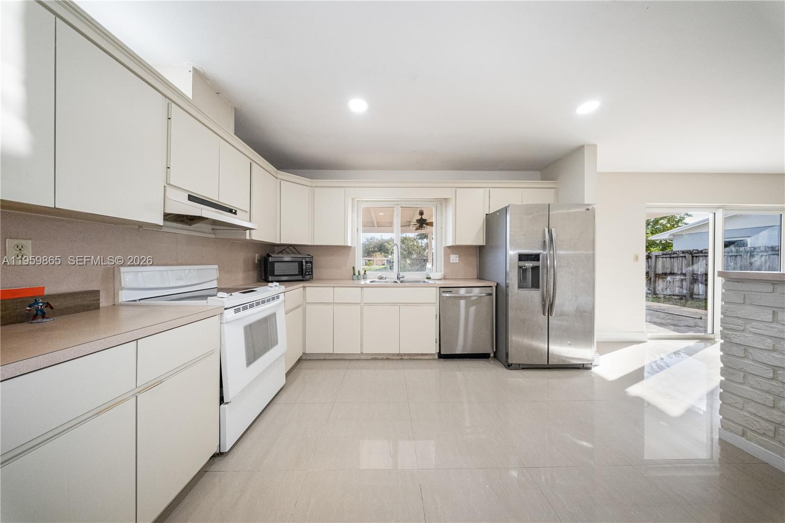 KENDALE LAKES SEC EIGHT - Residential