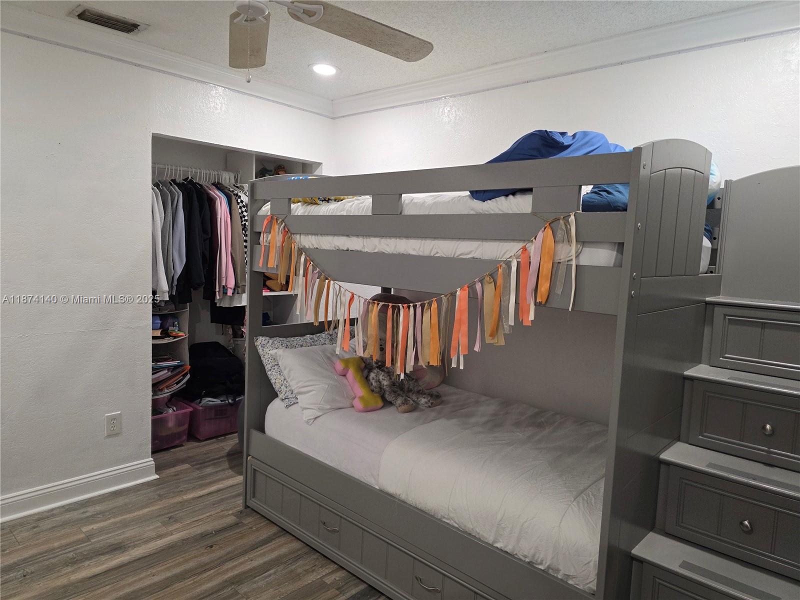 COUNTRY WALK TOWNHOUSES - Residential