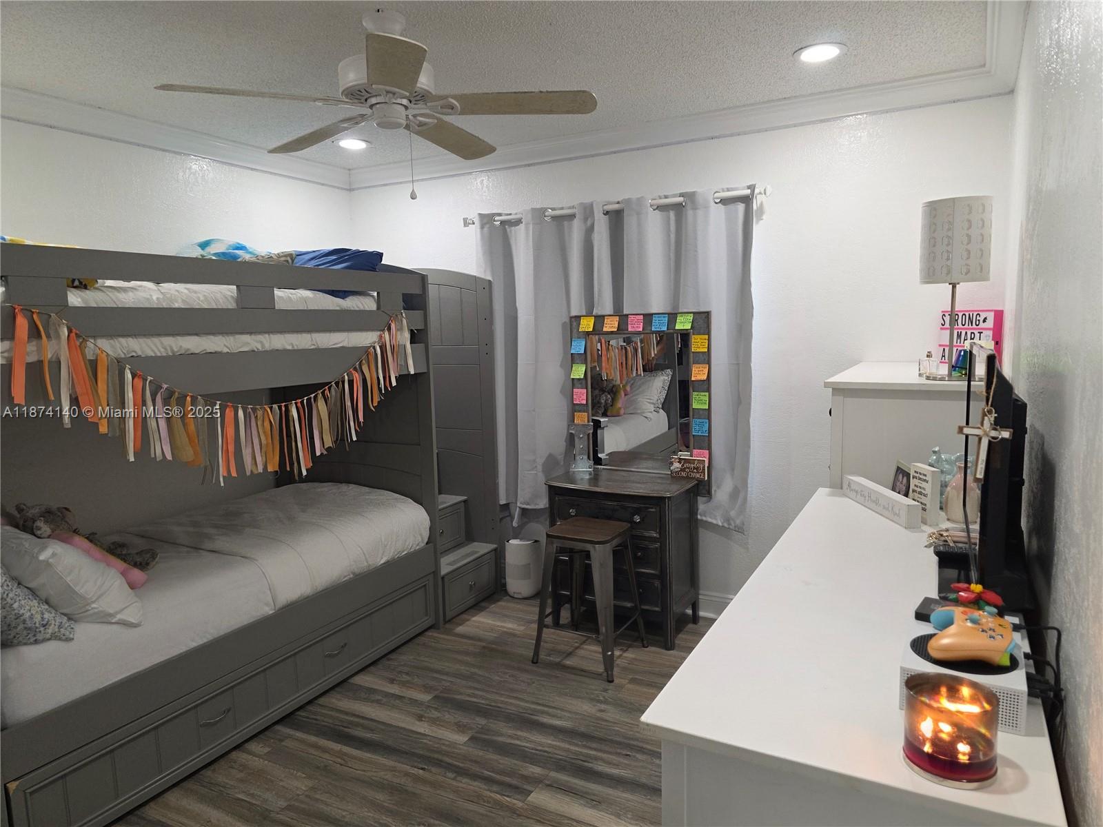 COUNTRY WALK TOWNHOUSES - Residential