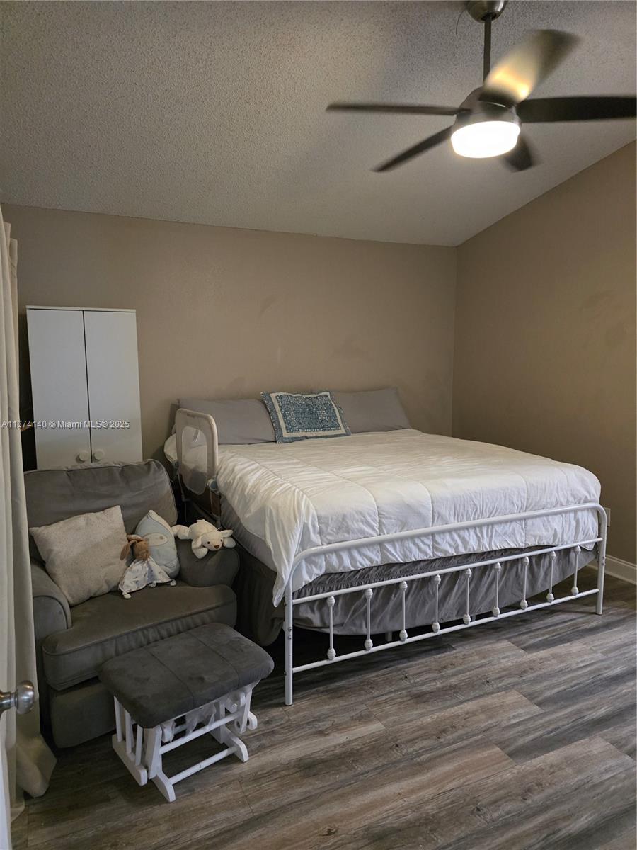 COUNTRY WALK TOWNHOUSES - Residential