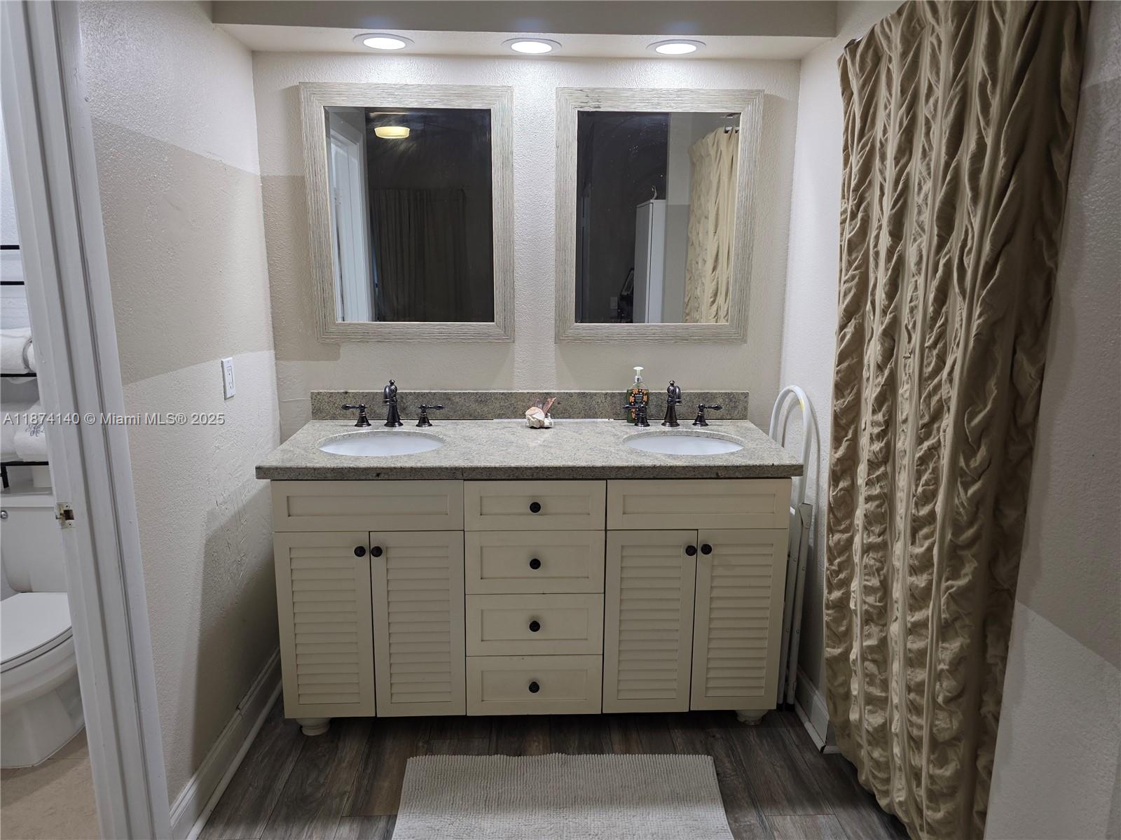 COUNTRY WALK TOWNHOUSES - Residential