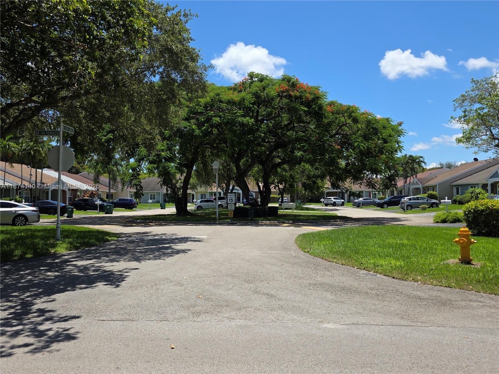 COUNTRY WALK TOWNHOUSES - Residential