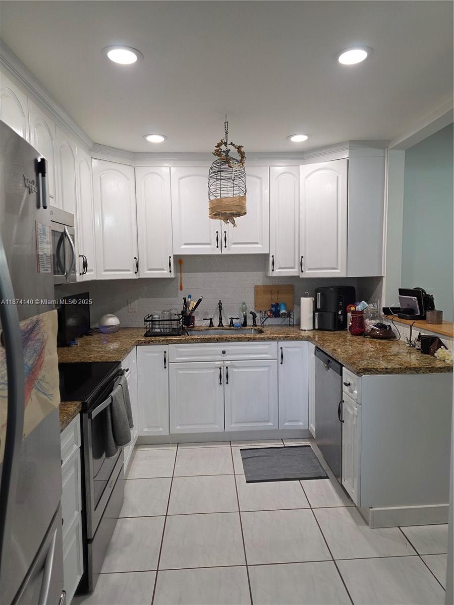 COUNTRY WALK TOWNHOUSES - Residential