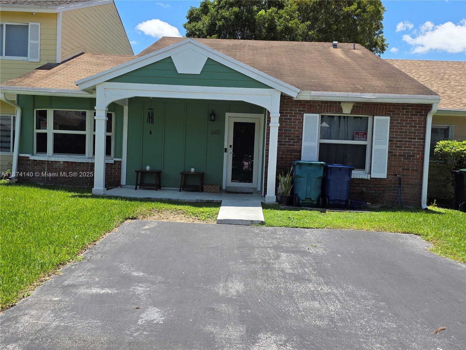 COUNTRY WALK TOWNHOUSES - Residential