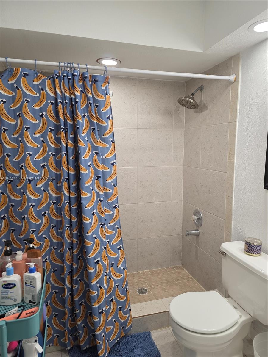 COUNTRY WALK TOWNHOUSES - Residential