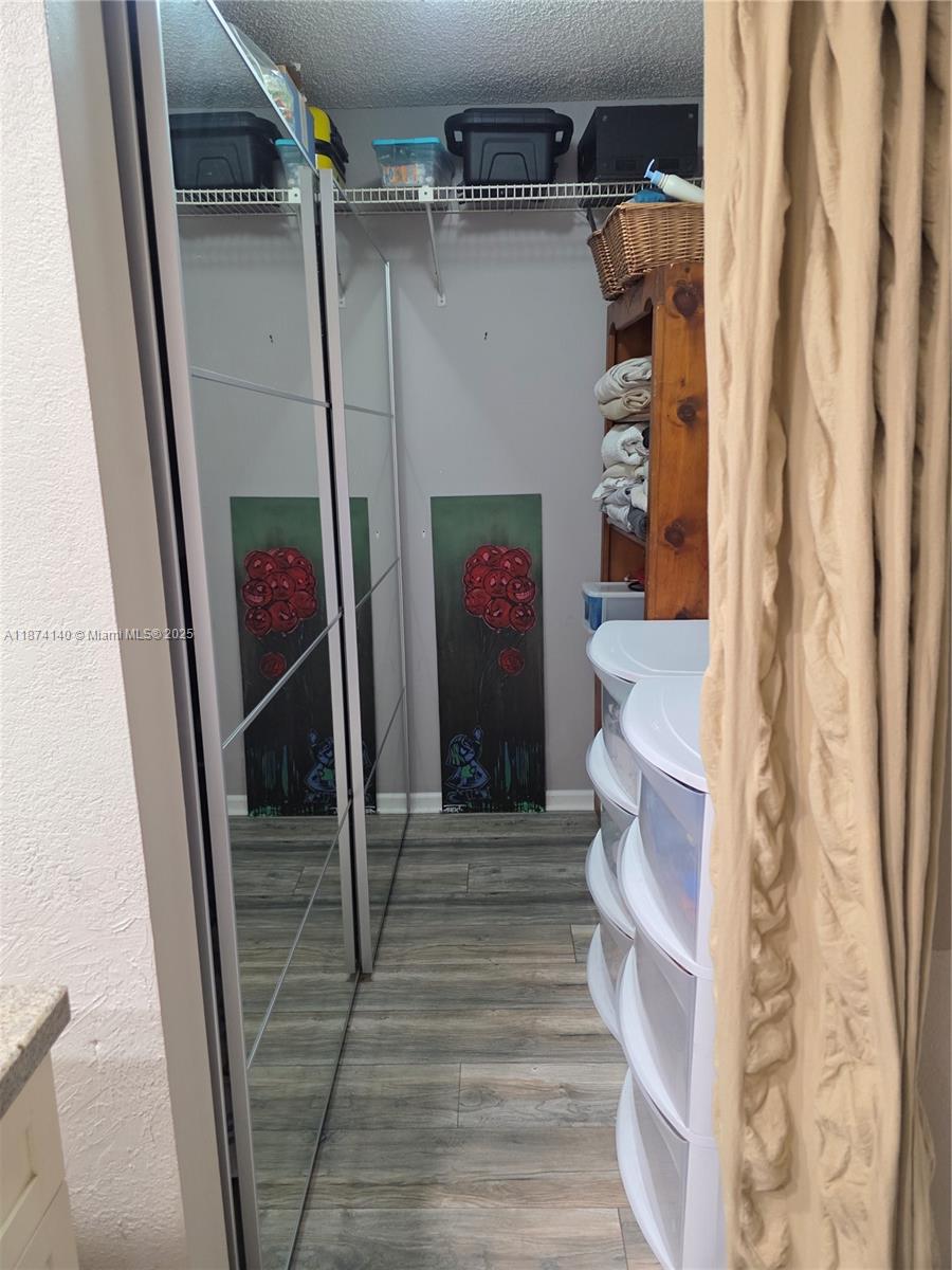 COUNTRY WALK TOWNHOUSES - Residential