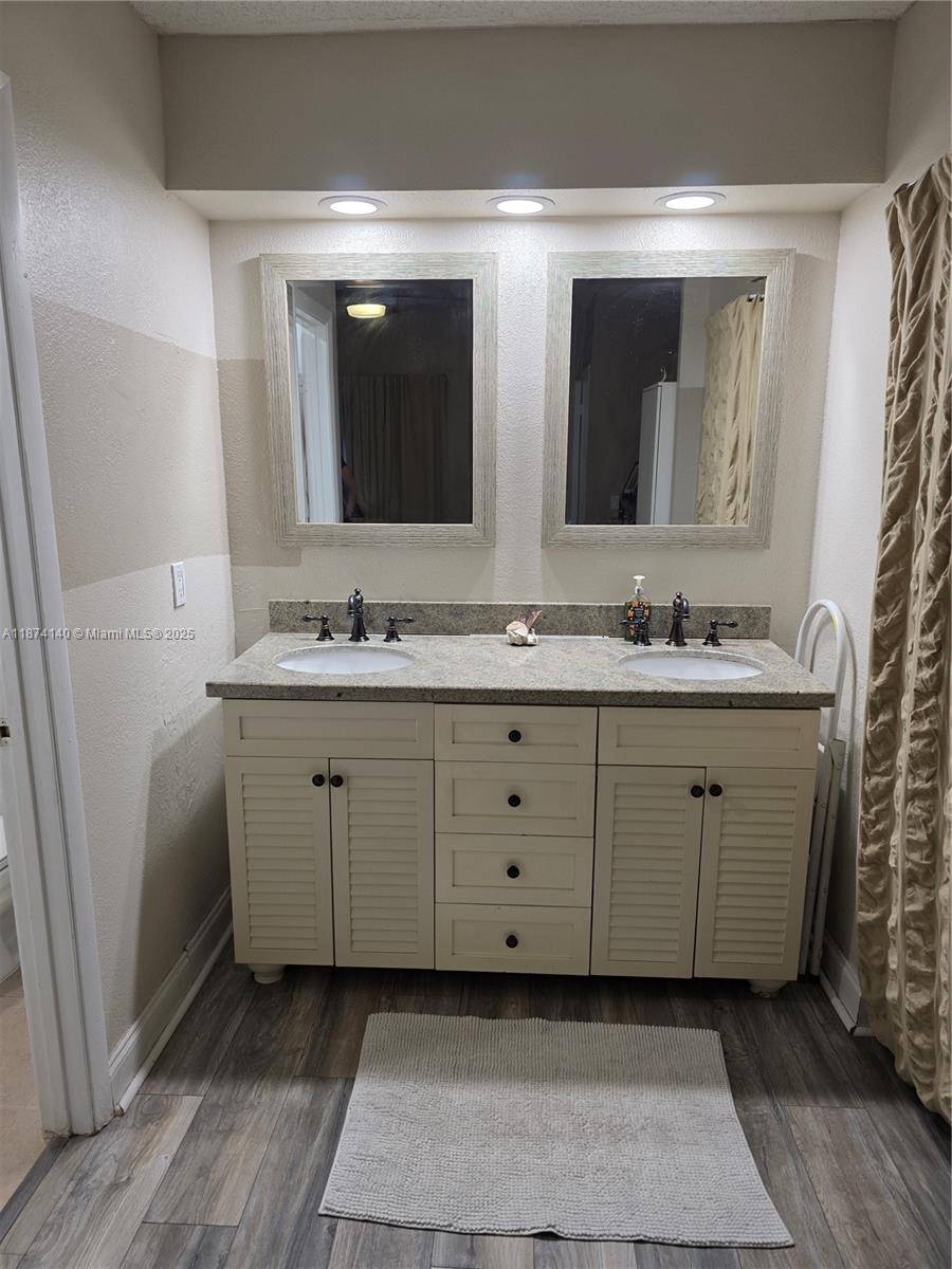 COUNTRY WALK TOWNHOUSES - Residential