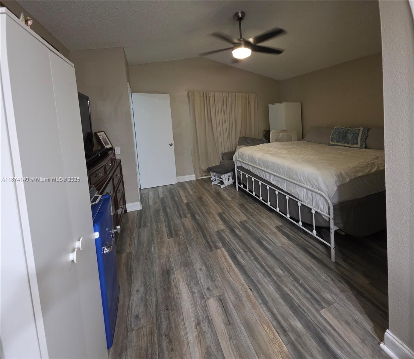 COUNTRY WALK TOWNHOUSES - Residential