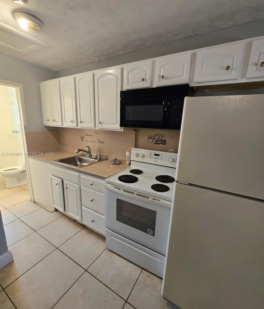Photo of 3981 SW 12th Pl #2, Fort Lauderdale, FL 33312 (MLS # A11940063)