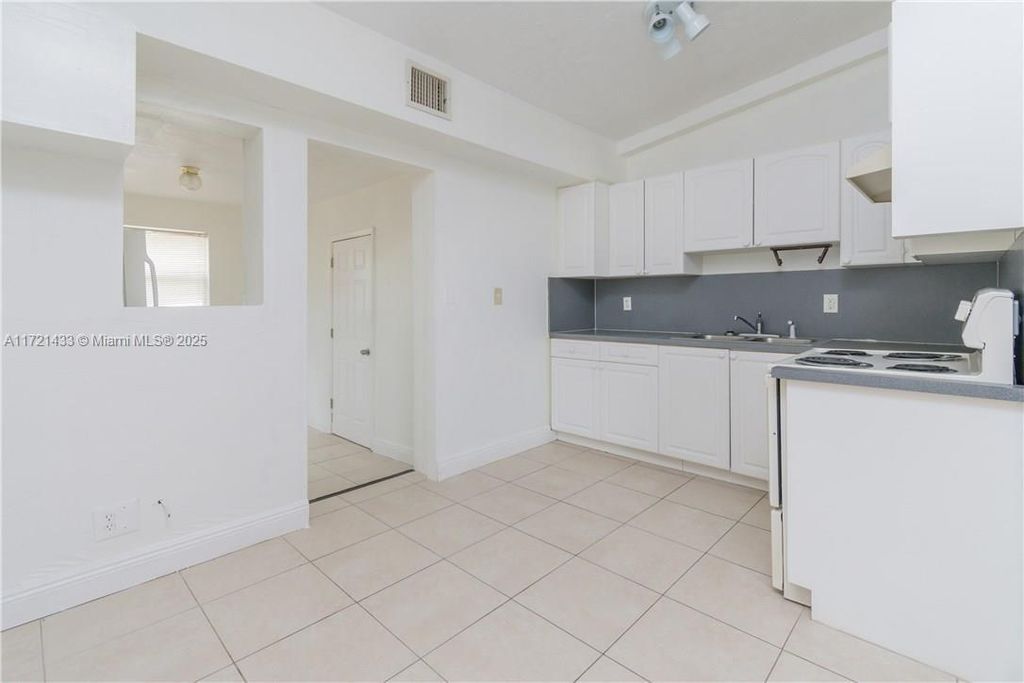 Photo of 1809 SW 10th St #2, Fort Lauderdale, FL 33312 (MLS # A11721433)