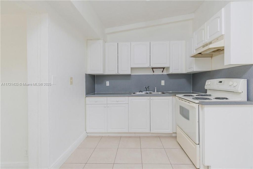 Photo of 1809 SW 10th St #2, Fort Lauderdale, FL 33312 (MLS # A11721433)