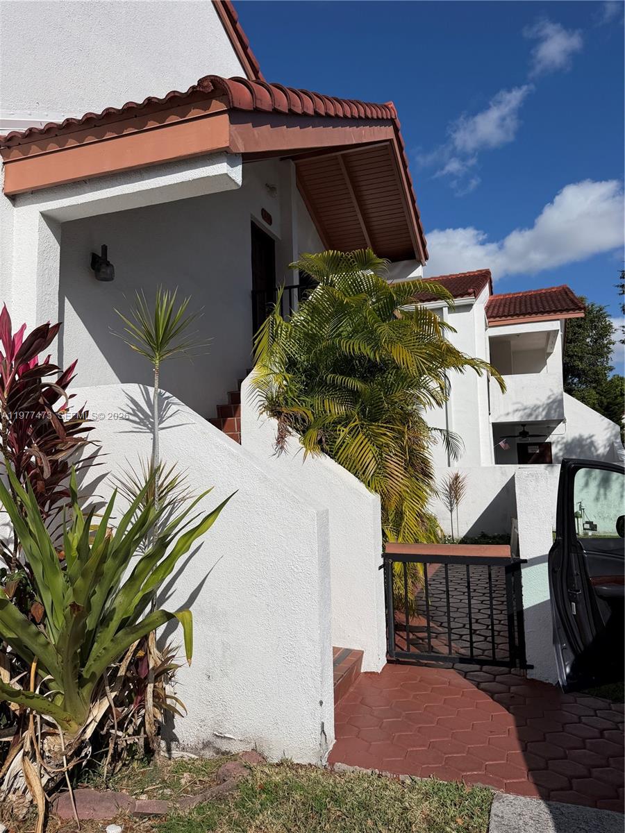 HIGHLANDS AT KENDALL LKS - Residential Lease