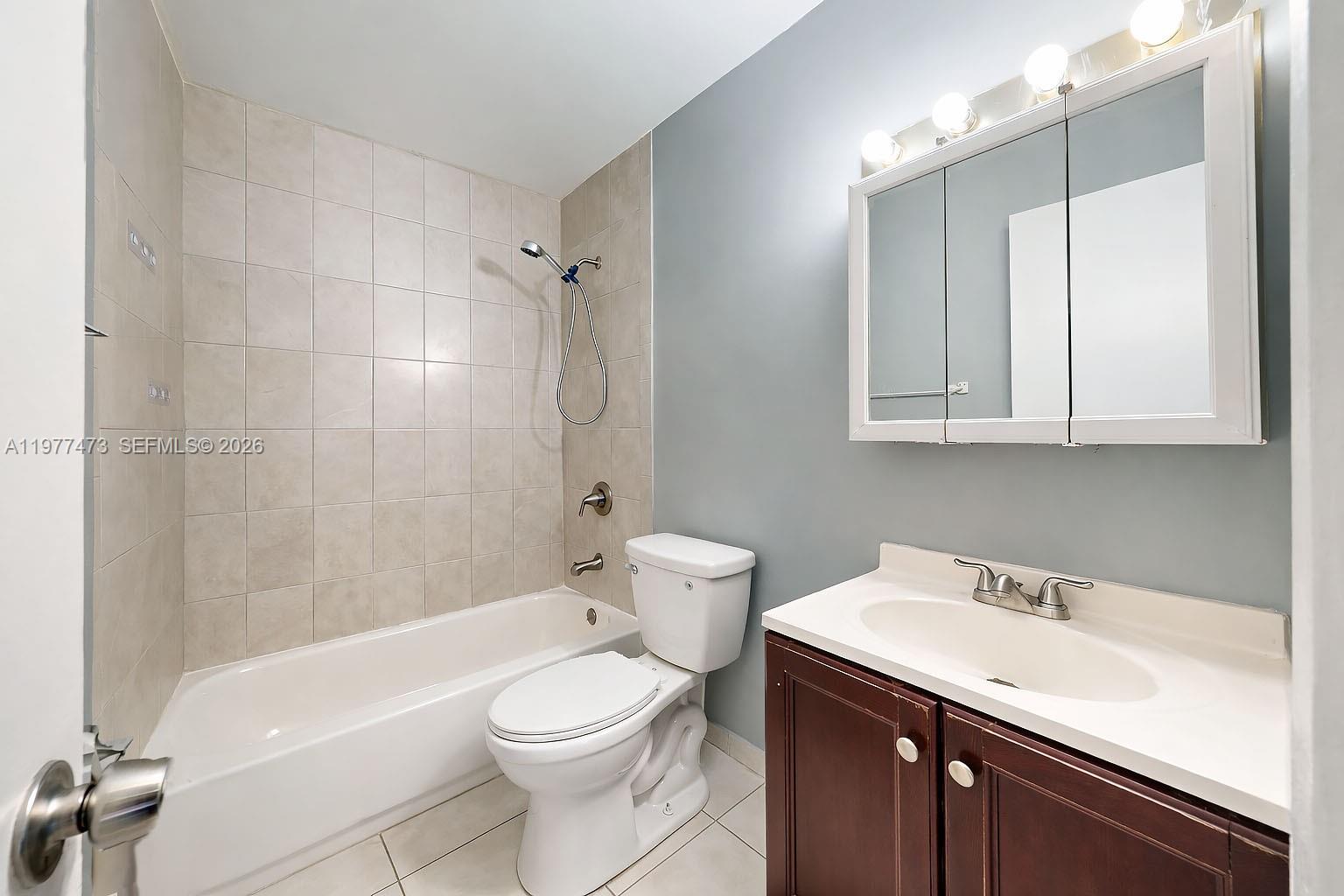 HIGHLANDS AT KENDALL LKS - Residential Lease