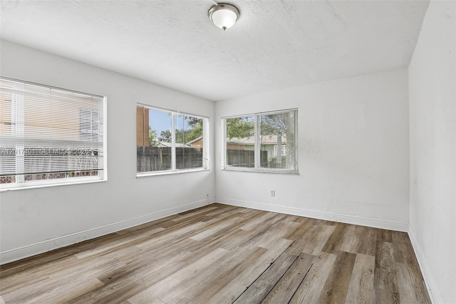EVERGLADES AVE HEIGHTS AD - Residential